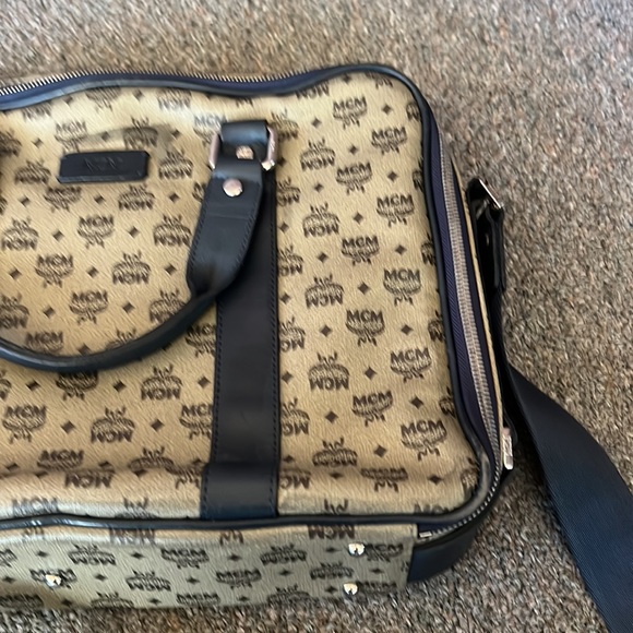 COPY - COPY - MCM MESSENGER BAG AUTHENTIC - Picture 2 of 9